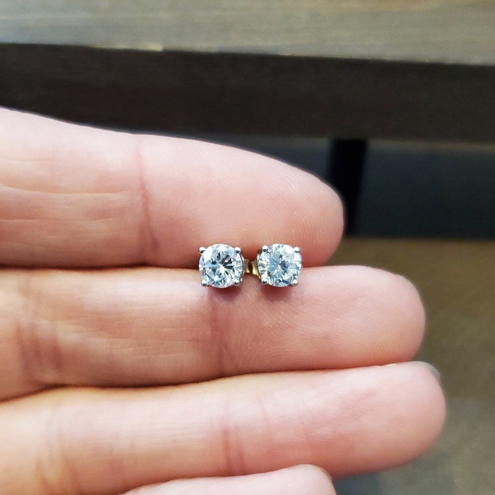 925 Sterling Silver Clear Cubic Zirconia Small Stud Earrings - Picture 1 of 6